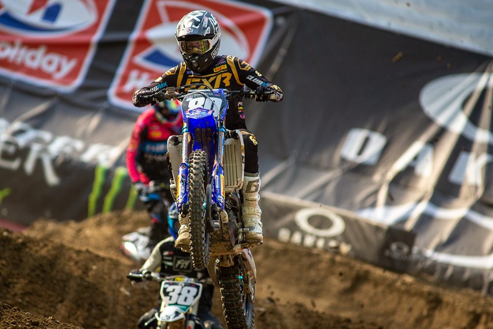 Depois de boa estreia no AMA, Enzo Lopes encara Triple Crown neste s&aacute;bado