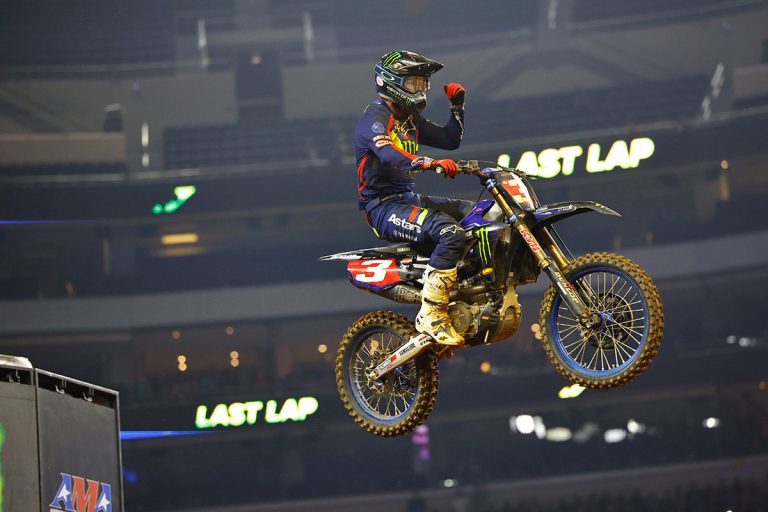 8ª etapa do AMA Supercross, resultados e vídeos completos das baterias