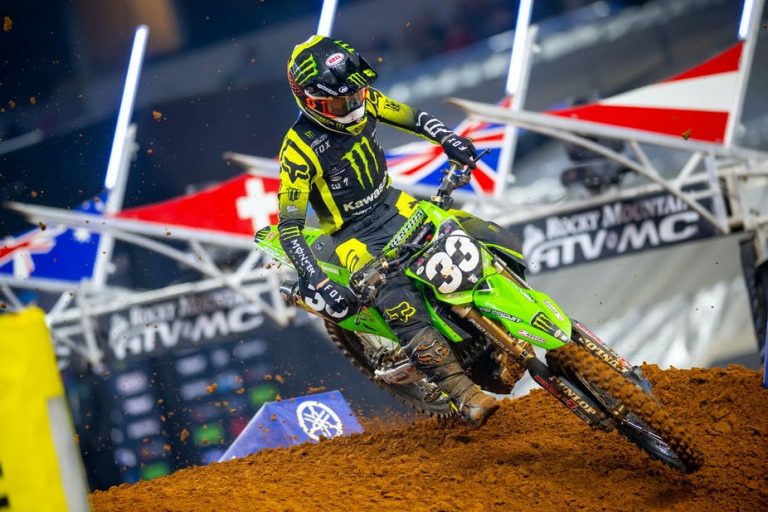 AMA Supercross: Austin Forkner fratura clavícula após tombo envolvendo Jett Lawrence.