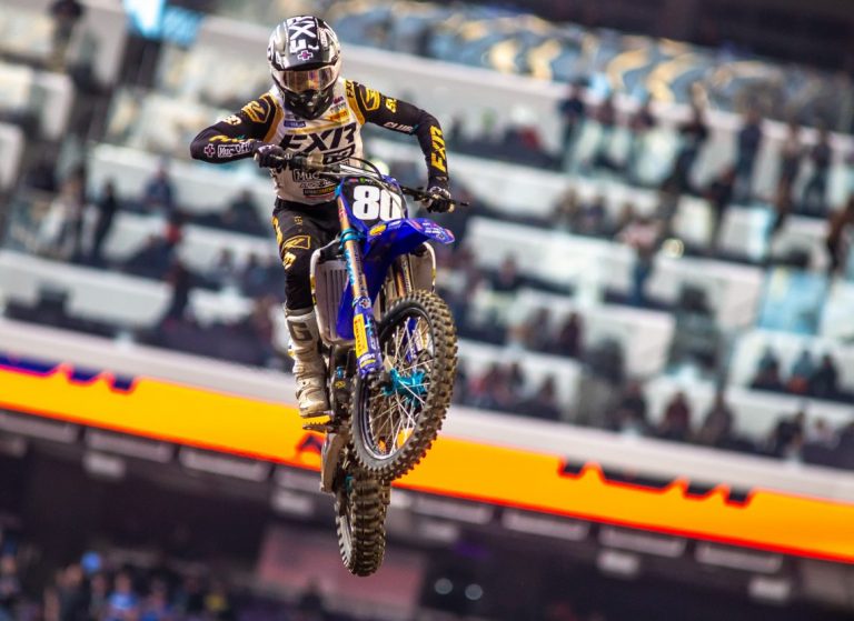 VÍDEO: Sem freio traseiro em uma das baterias, Enzo Lopes conquista a 6ª colocação e entra no top 5 do AMA Supercross 2022