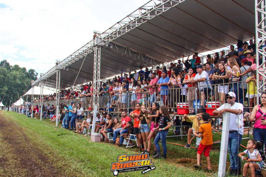 Goiano de Motocross retorna oficialmente as atividades com direito a gates cheios e disputas acirradas em Chapad&atilde;o do C&eacute;u/GO, confira os resultados de domingo.