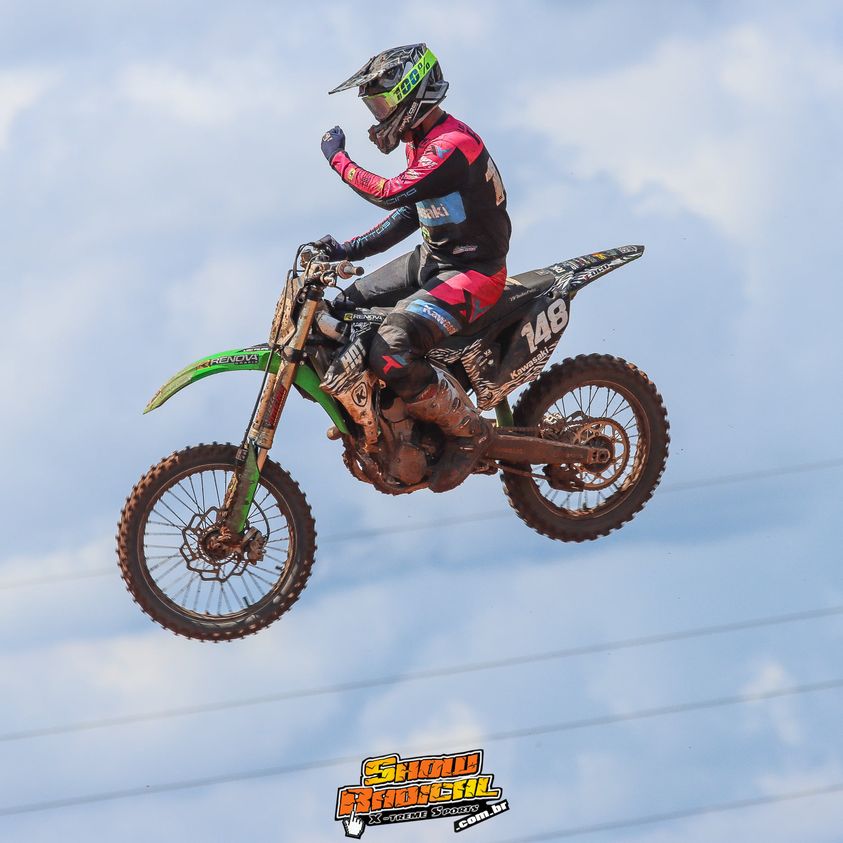 Goiano de Motocross retorna oficialmente as atividades com direito a gates cheios e disputas acirradas em Chapad&atilde;o do C&eacute;u/GO, confira os resultados de domingo.