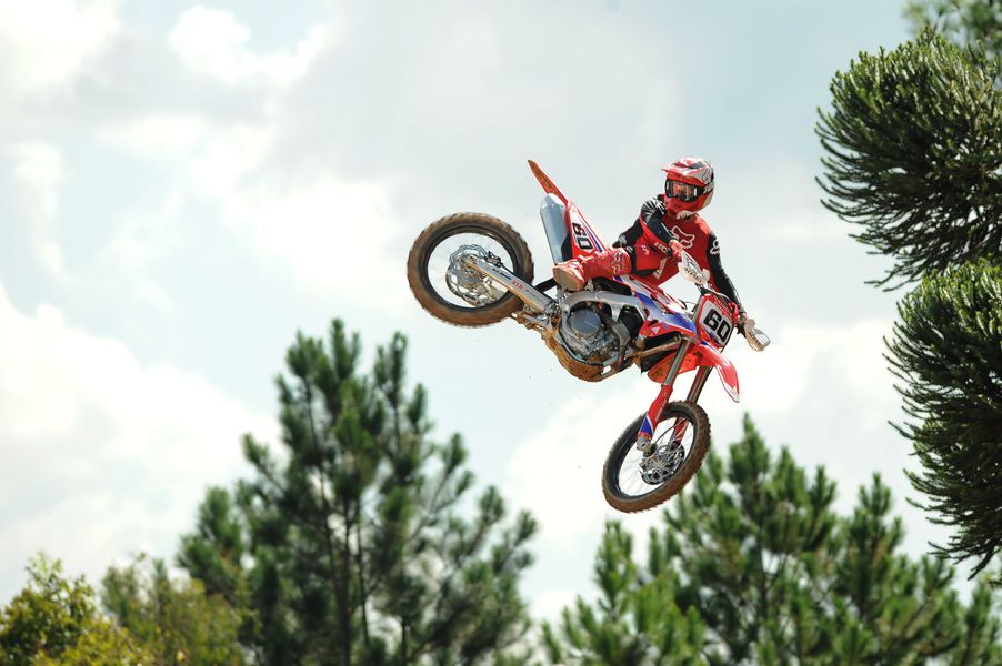 Jetro Salazar disputa abertura do Campeonato Argentino de Motocross