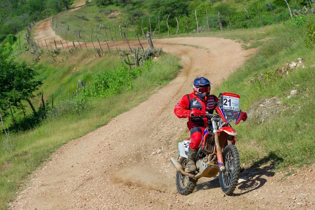 Bissinho Zavatti fatura segundo dia na geral das motos do Rally RN 1500