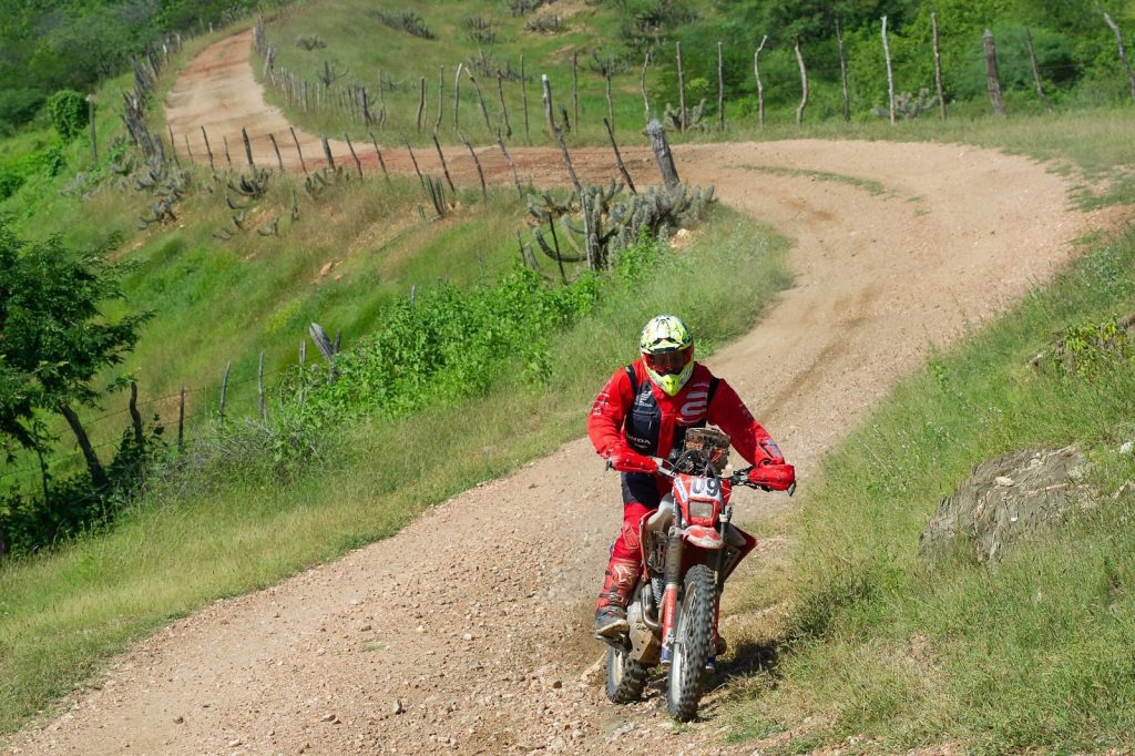 Bissinho Zavatti fatura segundo dia na geral das motos do Rally RN 1500
