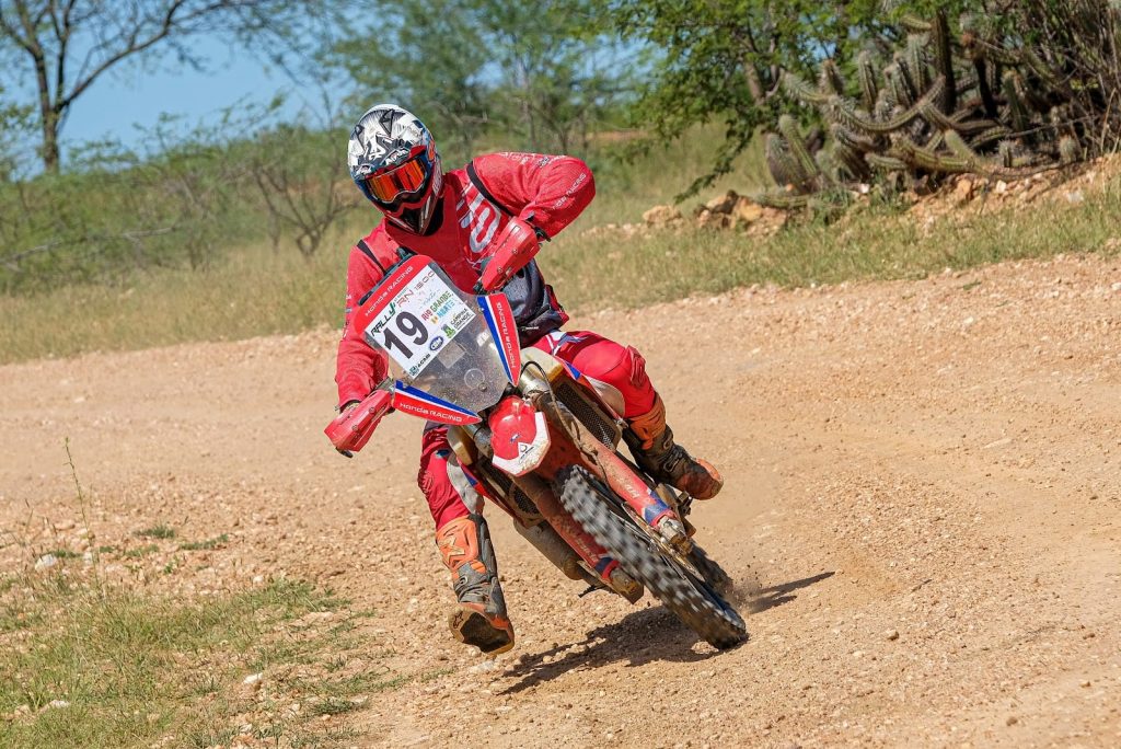 Bissinho Zavatti fatura segundo dia na geral das motos do Rally RN 1500