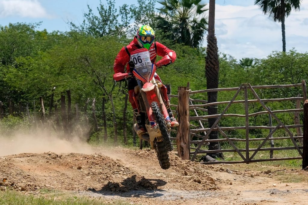 Gabriel Soares vence terceira etapa do Rally RN 1500 na Moto 2