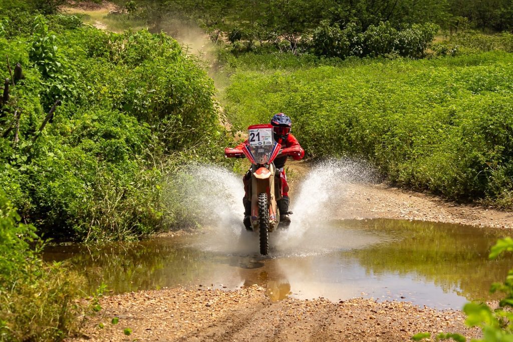 Gabriel Soares vence terceira etapa do Rally RN 1500 na Moto 2