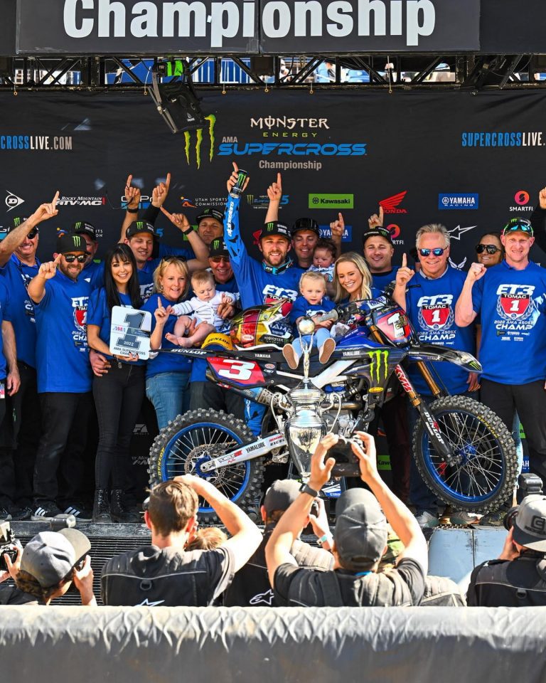 AMA Supercross: Eli Tomac conquista o título da 450, confira os resultados e vídeos das baterias