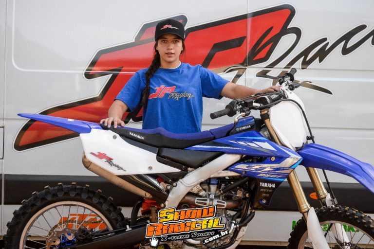 Tatá Castro #111 é a novidade na JP Racing para a MXF no Brasileiro de Motocross 2022