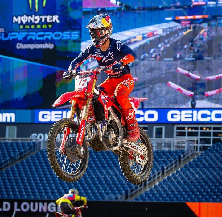 AMA Supercross: Jett Lawrence conquista o título da 250 Leste, confira os resultados e vídeos das baterias
