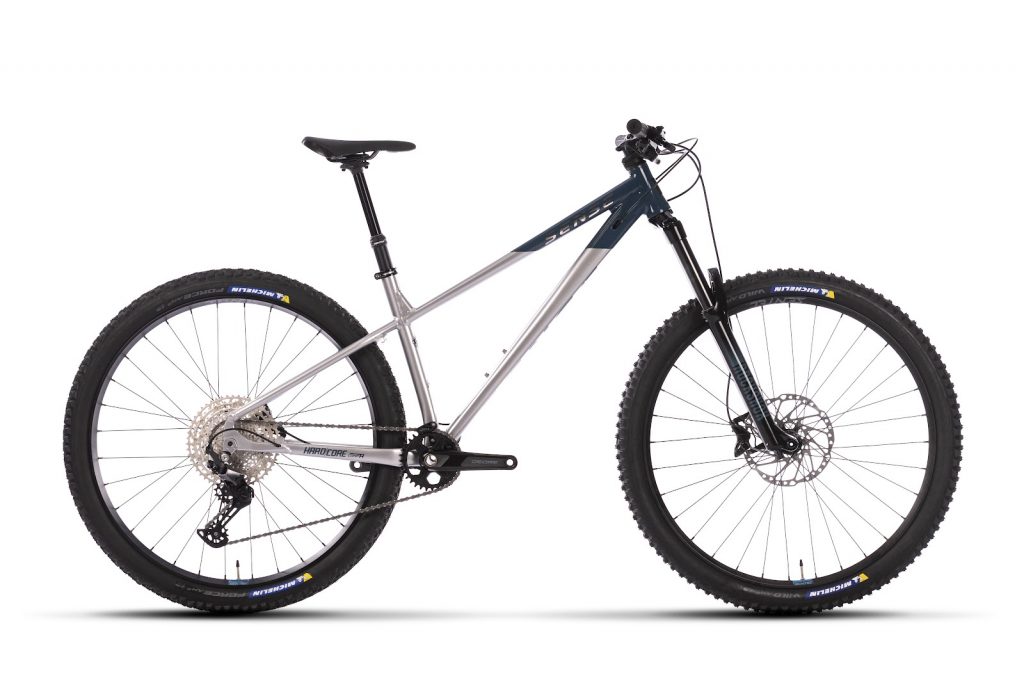 Sense apresenta novas e-mountain bikes de carbono e bikes hardtail para All-Mountain e XC