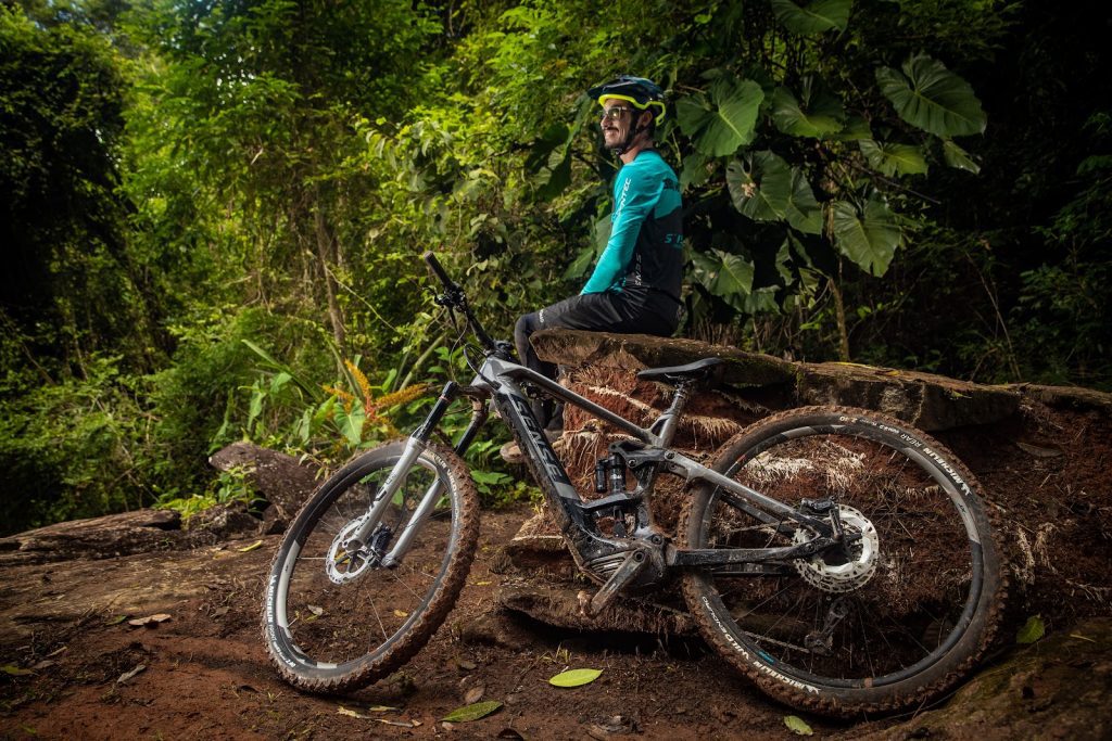Sense apresenta novas e-mountain bikes de carbono e bikes hardtail para All-Mountain e XC