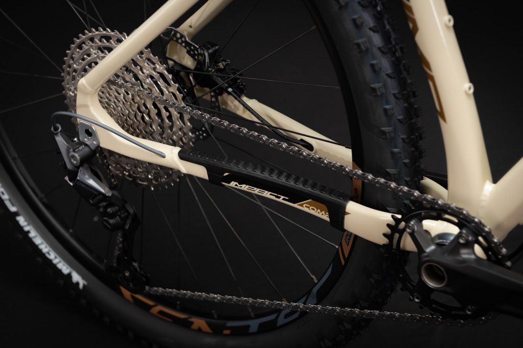 Sense apresenta novas e-mountain bikes de carbono e bikes hardtail para All-Mountain e XC