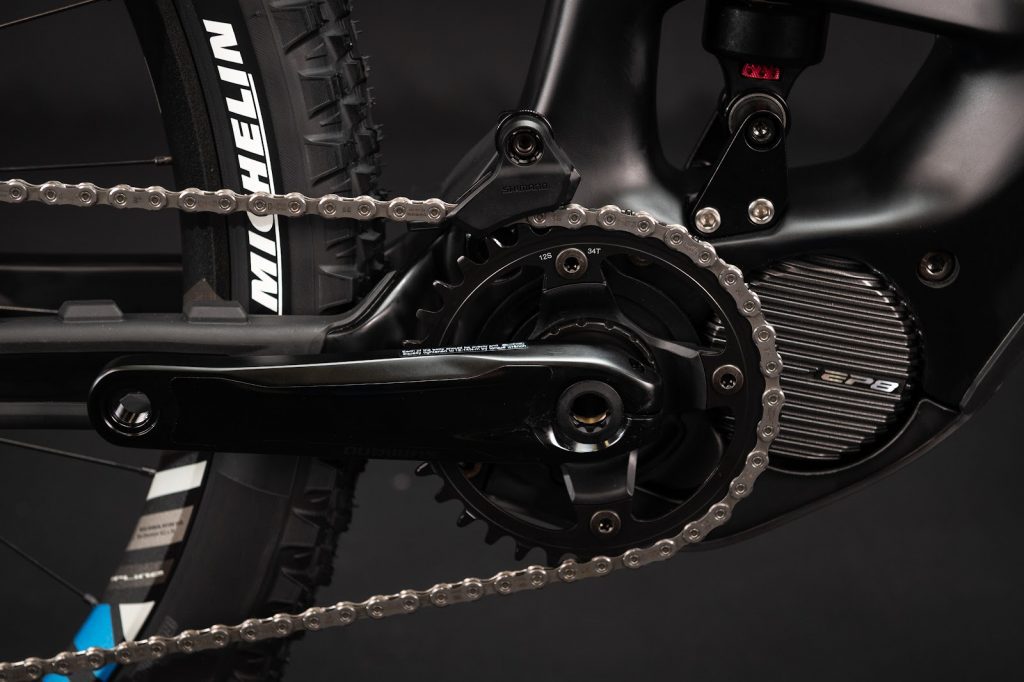 Sense apresenta novas e-mountain bikes de carbono e bikes hardtail para All-Mountain e XC