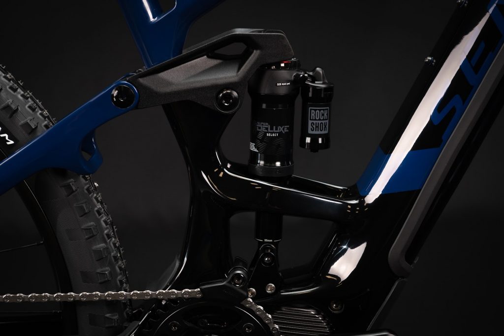 Sense apresenta novas e-mountain bikes de carbono e bikes hardtail para All-Mountain e XC