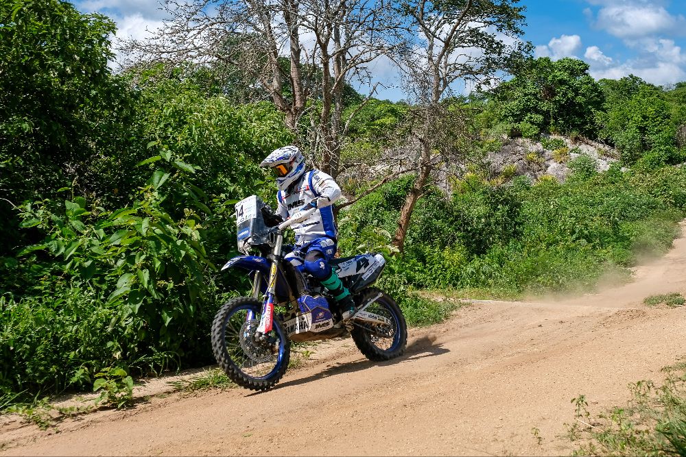 Yamaha larga na frente no 24&ordm; Rally RN 1500