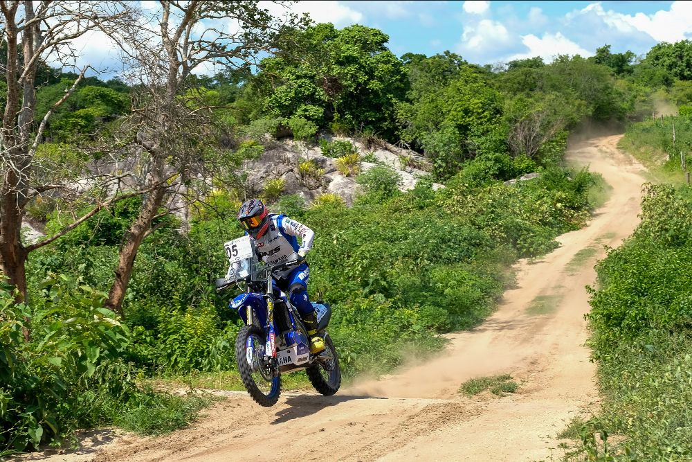 Yamaha larga na frente no 24&ordm; Rally RN 1500