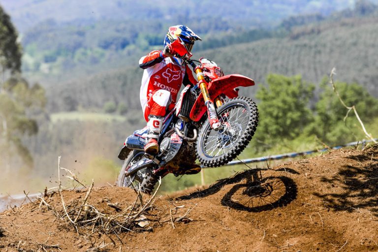 Bruno Crivilin inicia o Mundial de Enduro 2022 no top 10 da classe E1