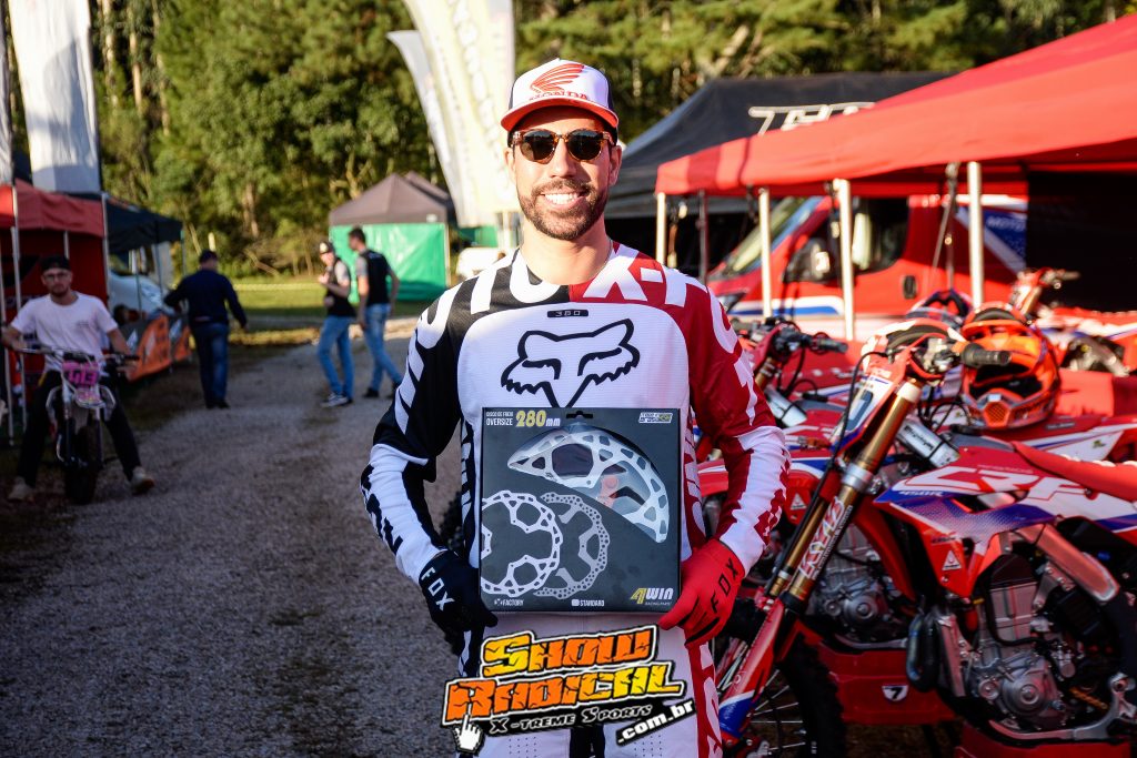 4Win Racing Parts fecha parceria in&eacute;dita com o time Honda Racing Brasil de Motocross