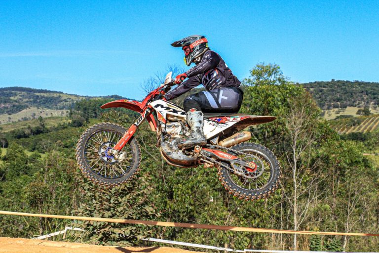 Pilotos da MXF conquistam pódio Brasileiro de Enduro, em Minas Gerais