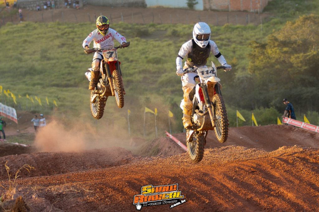 9&ordm; Motocross de Cruz&iacute;lia tem disputas acirradas e grande presen&ccedil;a de p&uacute;blico, confira os resultados