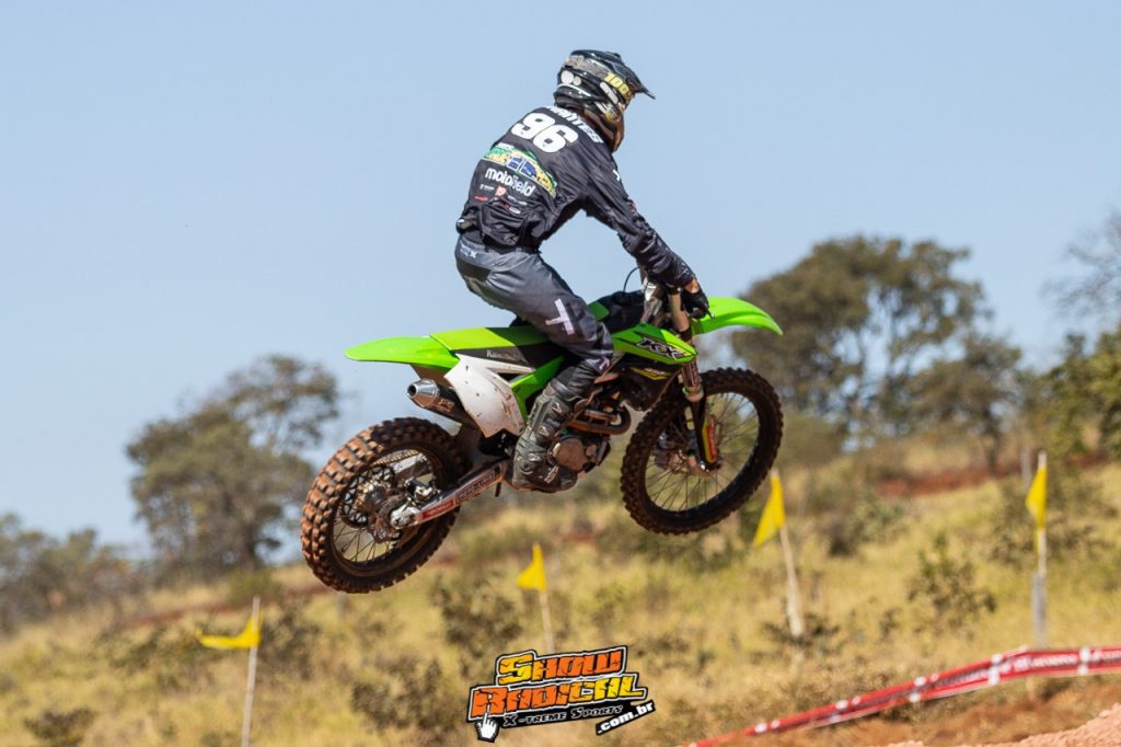 9&ordm; Motocross de Cruz&iacute;lia tem disputas acirradas e grande presen&ccedil;a de p&uacute;blico, confira os resultados