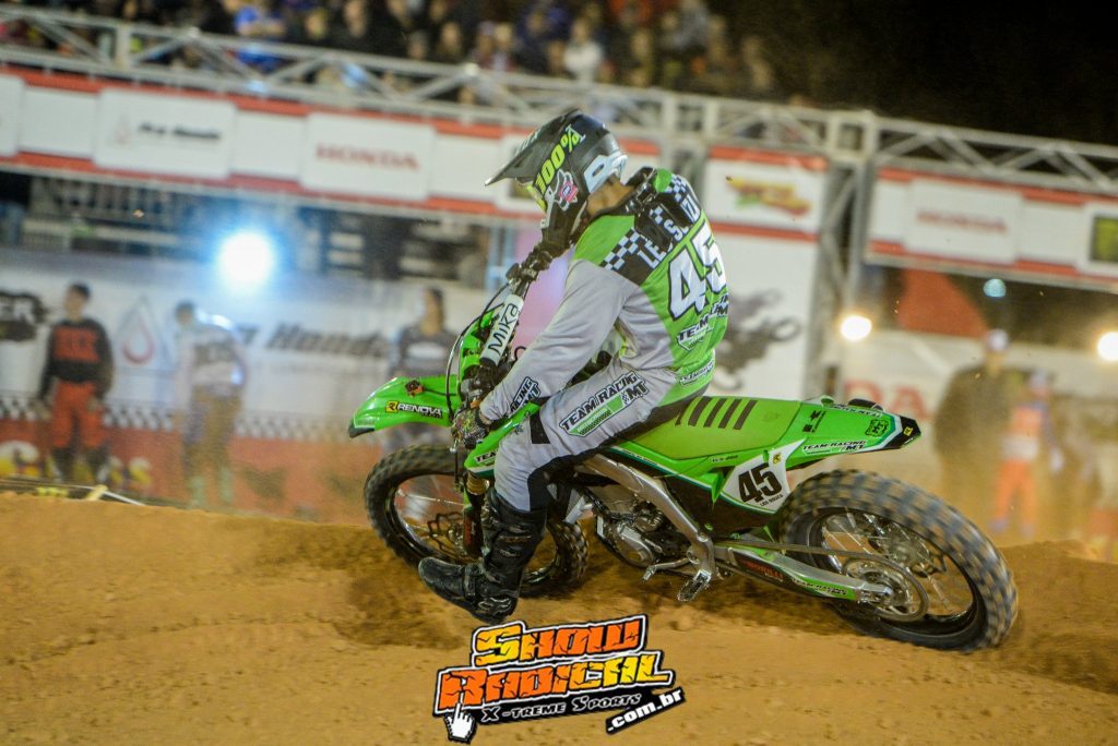 MT Racing Team &eacute; p&oacute;dio no Arena Cross com L&eacute;o Souza na AX PRO