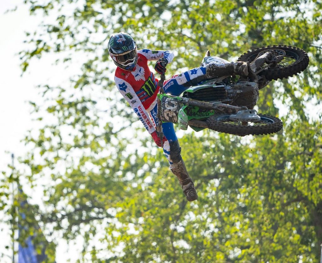 Eli Tomac e Jo Shimoda vencem a 5&ordf; etapa do AMA Motocross, confira os resultados e v&iacute;deos completos das baterias.