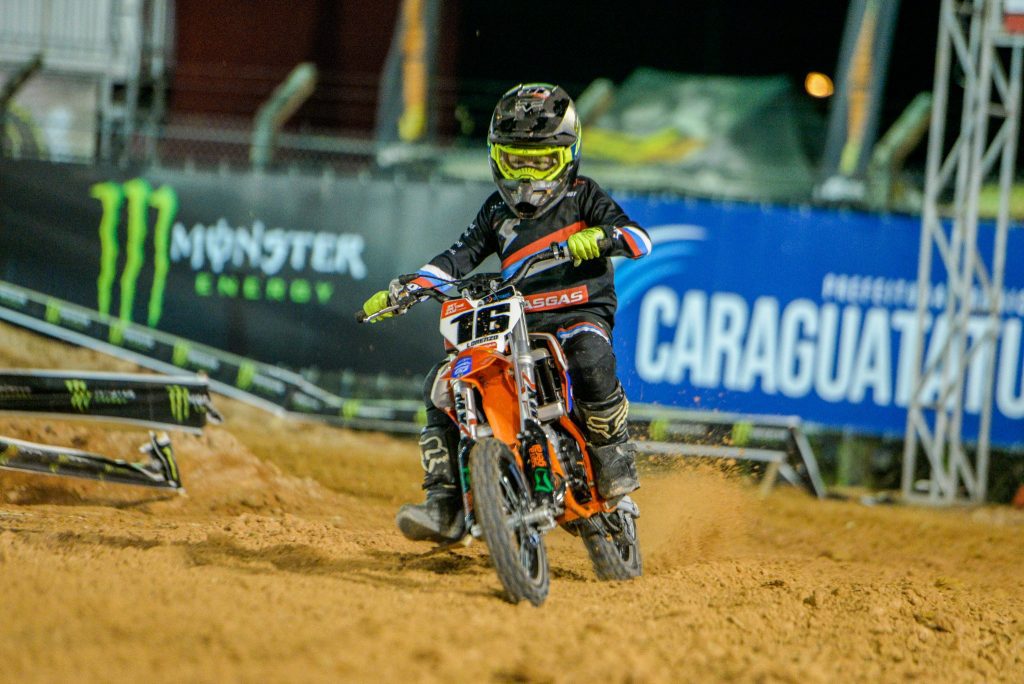 Dobradinha GasGas Brasil na 50cc do Arena Cross em Caraguatatuba-SP