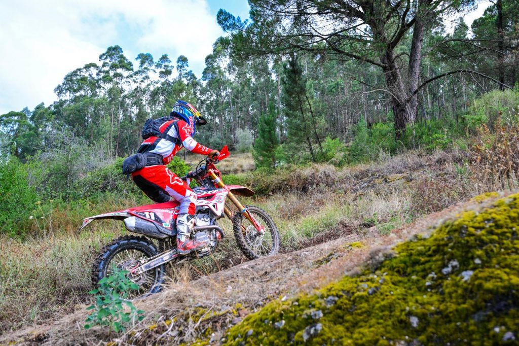 Bruno Crivilin fecha &uacute;ltimo dia do Mundial de Enduro em Coimbra na oitava coloca&ccedil;&atilde;o da classe E1