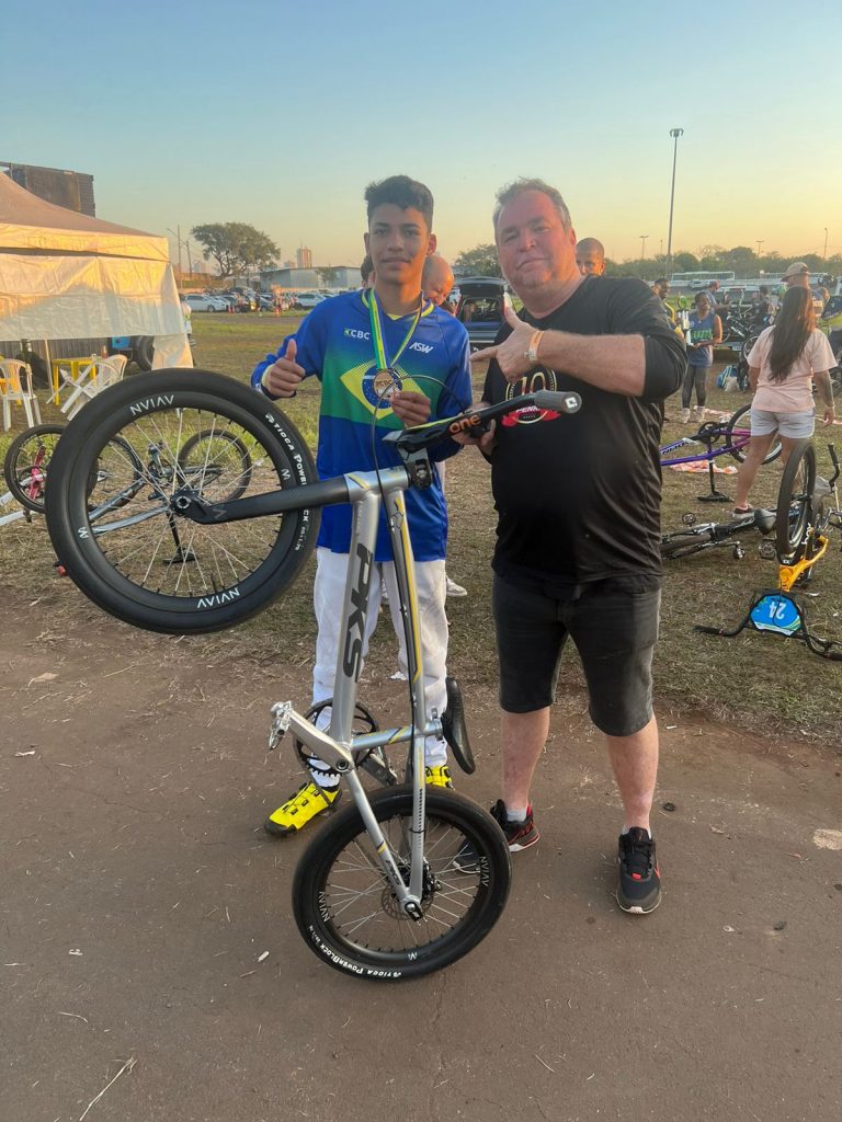 BIKE: Bruno Souza leva o t&iacute;tulo Brasileiro de BMX para Varginha.