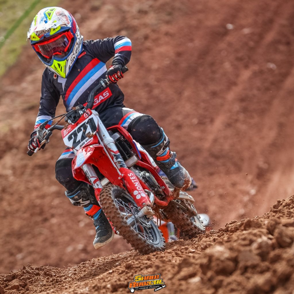 Com uma grande presen&ccedil;a de p&uacute;blico e disputas de alto n&iacute;vel, 3&ordf; etapa do Catarinense de Motocross foi sucesso absoluto, confira os resultados.