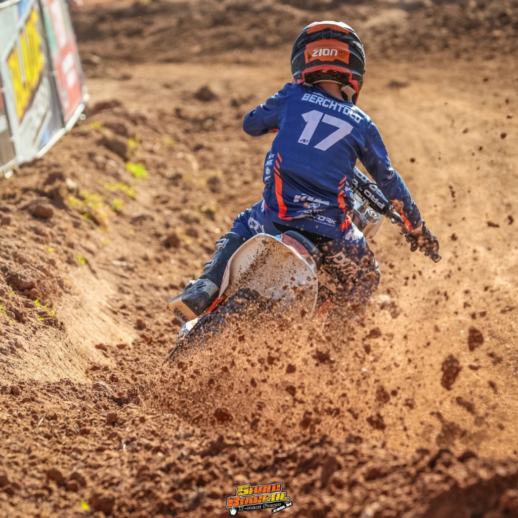 Com uma grande presen&ccedil;a de p&uacute;blico e disputas de alto n&iacute;vel, 3&ordf; etapa do Catarinense de Motocross foi sucesso absoluto, confira os resultados.