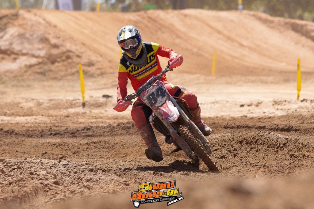 Pilotos de todo o Brasil d&atilde;o um show de disputas no Extreme LEM Motocross em Lu&iacute;s Eduardo Magalh&atilde;es/BA, confira os resultados completos.