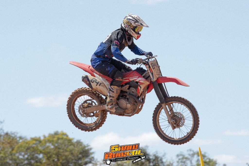 Pilotos de todo o Brasil d&atilde;o um show de disputas no Extreme LEM Motocross em Lu&iacute;s Eduardo Magalh&atilde;es/BA, confira os resultados completos.