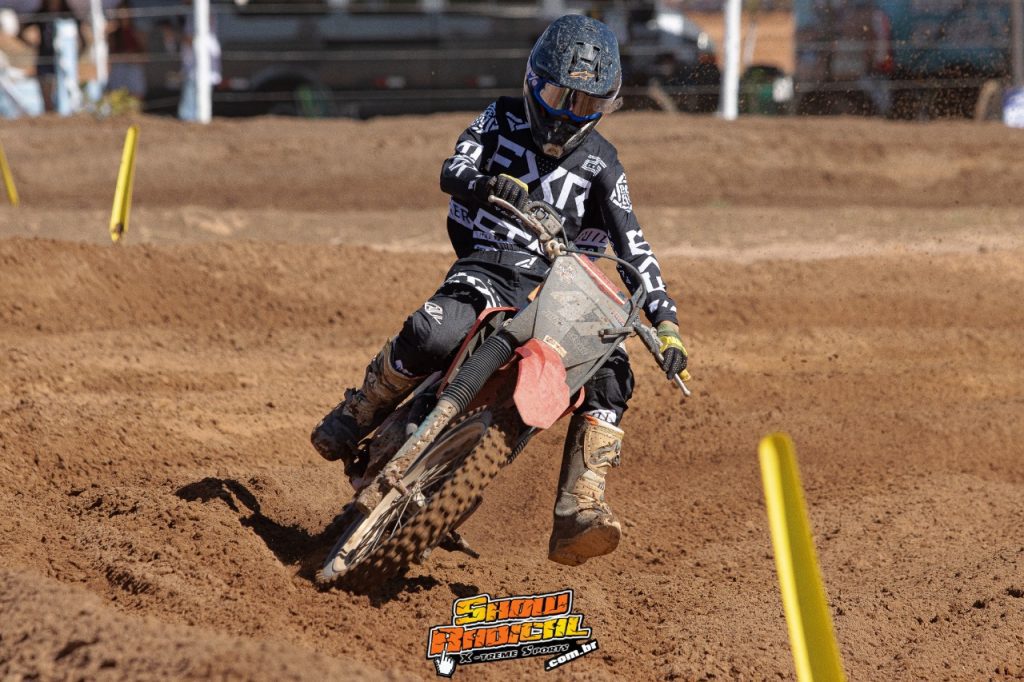 Pilotos de todo o Brasil d&atilde;o um show de disputas no Extreme LEM Motocross em Lu&iacute;s Eduardo Magalh&atilde;es/BA, confira os resultados completos.