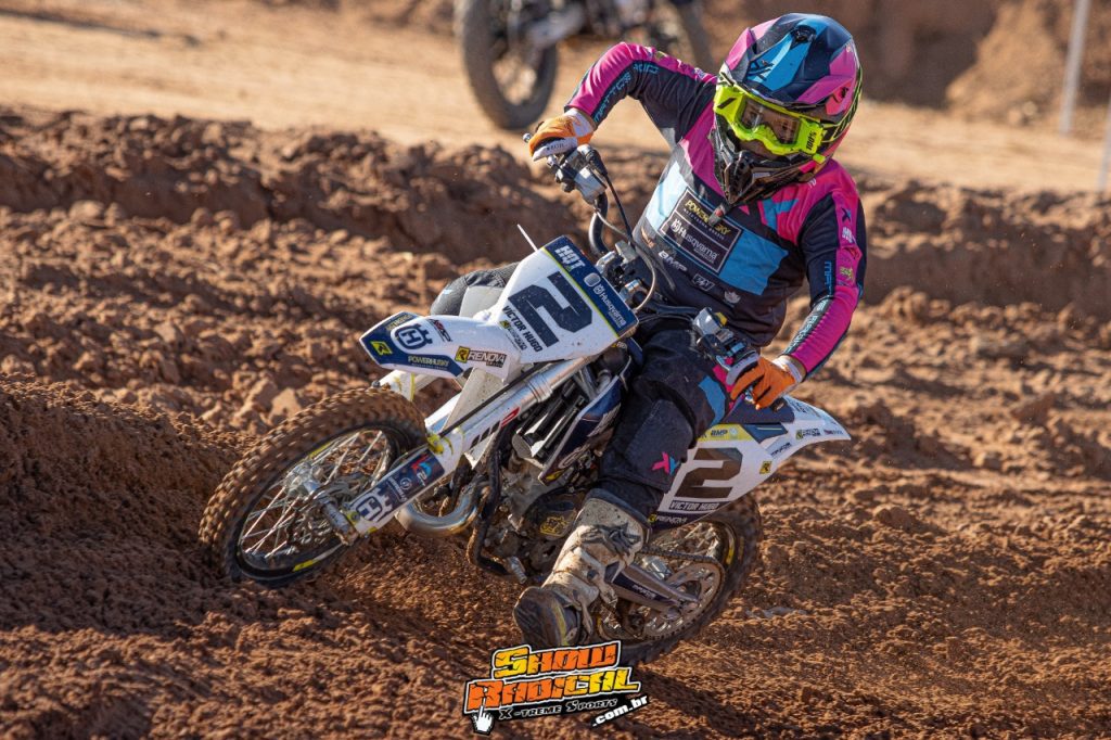 Pilotos de todo o Brasil d&atilde;o um show de disputas no Extreme LEM Motocross em Lu&iacute;s Eduardo Magalh&atilde;es/BA, confira os resultados completos.