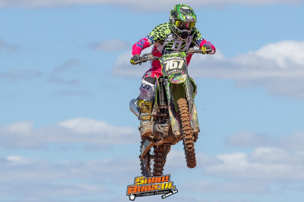 Pilotos de todo o Brasil d&atilde;o um show de disputas no Extreme LEM Motocross em Lu&iacute;s Eduardo Magalh&atilde;es/BA, confira os resultados completos.