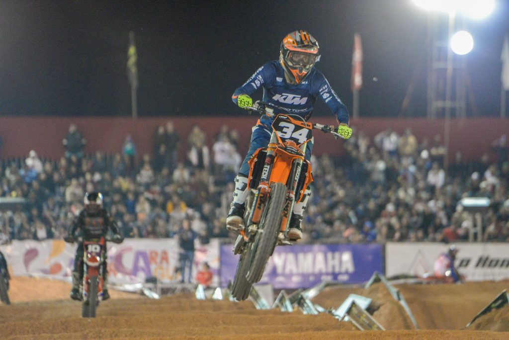 Trocas nas lideran&ccedil;as marcam segunda etapa do Arena Cross 2022 realizada em Caraguatatuba (SP)