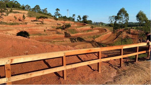 Bra&ccedil;o do Norte recebe a 3&ordf; etapa do Catarinense de Motocross, com cobertura Show Radical
