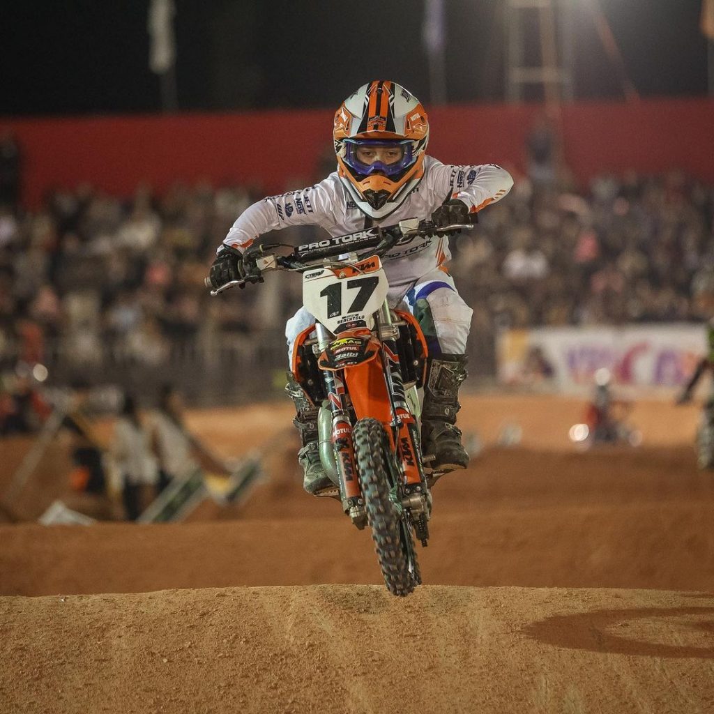 Pilotos “Moranguinho Racing” celebram fim de semana de p&oacute;dios e t&iacute;tulo na Super Final do Arena Cross