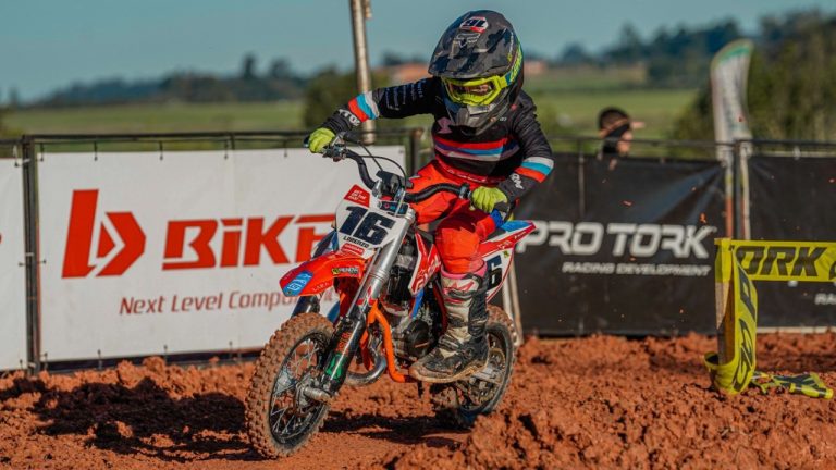 Team GasGas Brasil no topo do pódio do Gaúcho de MX