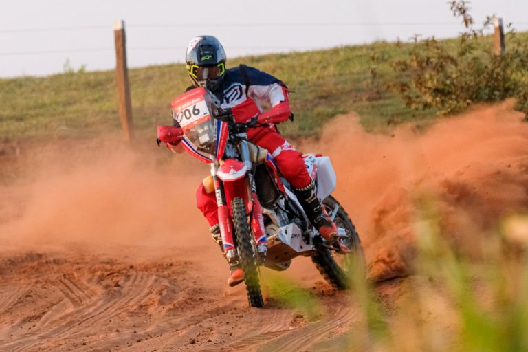 Bissinho Zavatti é segundo na geral do Sertões e amplia liderança na categoria Moto 2