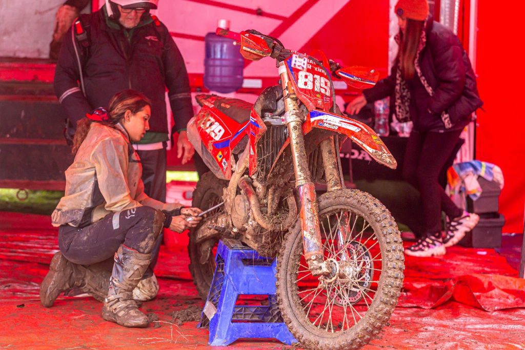 B&aacute;rbara Neves &eacute; vice-campe&atilde; latino-americana de enduro 2022