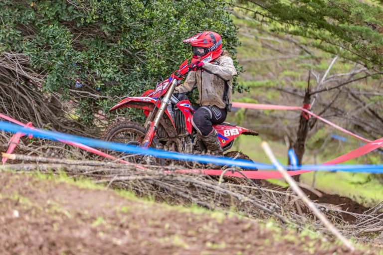 Bárbara Neves é vice-campeã latino-americana de enduro 2022
