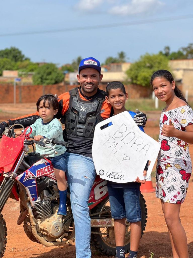 Projeto futuros campe&otilde;es faz a&ccedil;&atilde;o especial em comemora&ccedil;&atilde;o ao Dia dos Pais