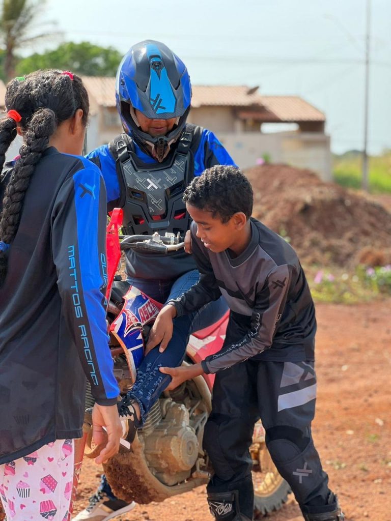 Projeto futuros campe&otilde;es faz a&ccedil;&atilde;o especial em comemora&ccedil;&atilde;o ao Dia dos Pais