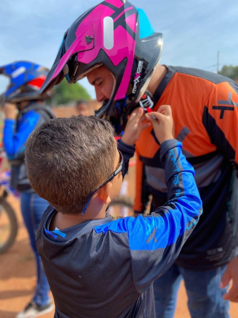 Projeto futuros campe&otilde;es faz a&ccedil;&atilde;o especial em comemora&ccedil;&atilde;o ao Dia dos Pais