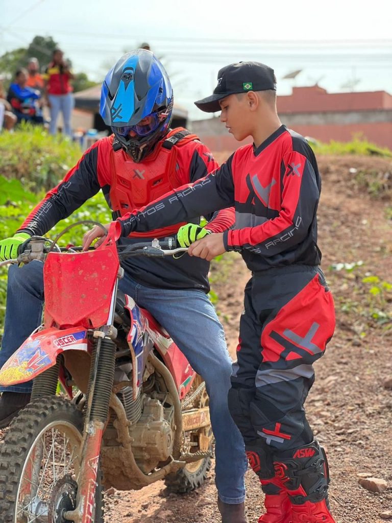 Projeto futuros campe&otilde;es faz a&ccedil;&atilde;o especial em comemora&ccedil;&atilde;o ao Dia dos Pais